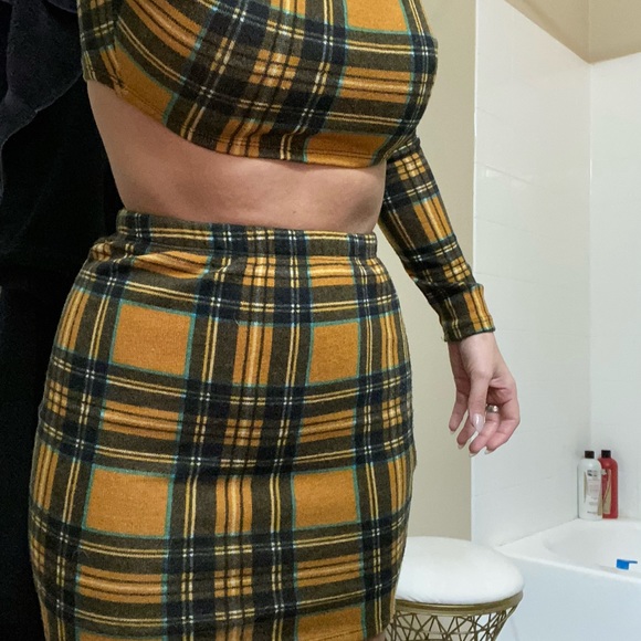 Plaid 2 piece set - Picture 3 of 3